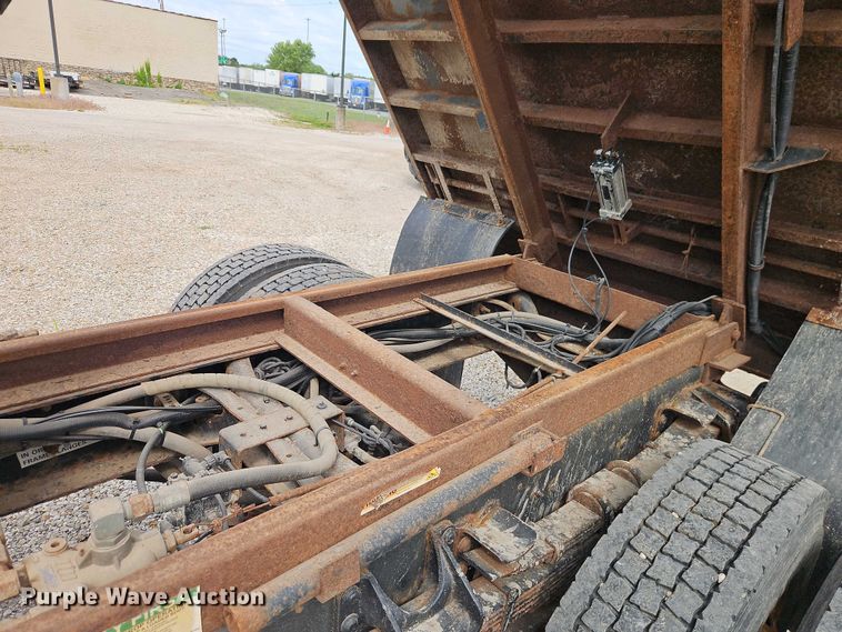 image for item EO7326 2014 International 7300 dump truck