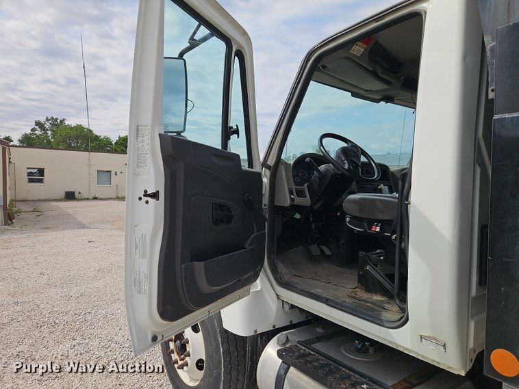 image for item EO7326 2014 International 7300 dump truck