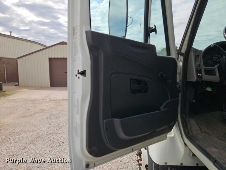 image for item EO7326 2014 International 7300 dump truck