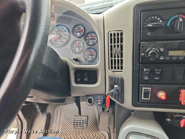 image for item EO7326 2014 International 7300 dump truck