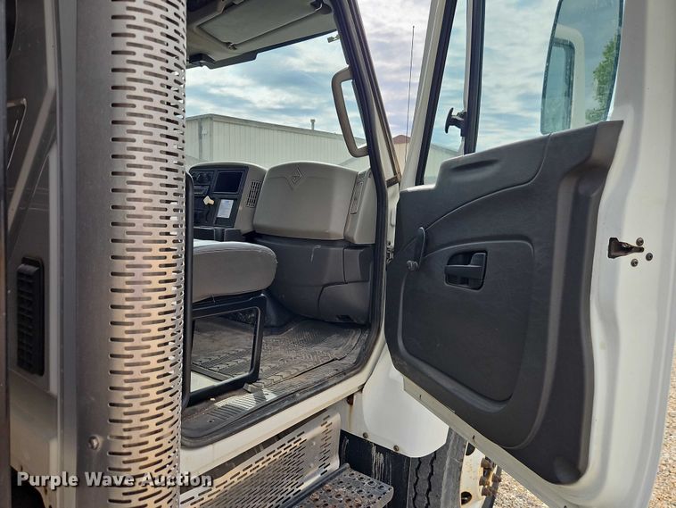 image for item EO7326 2014 International 7300 dump truck