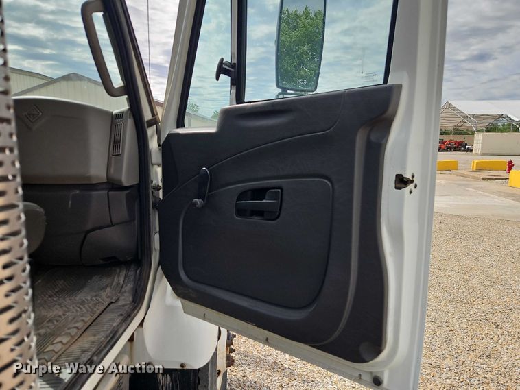 image for item EO7326 2014 International 7300 dump truck