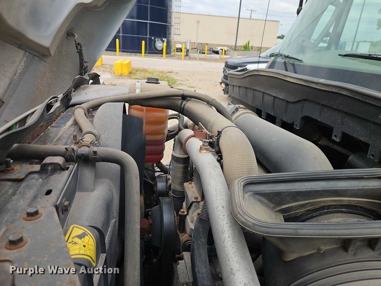 image for item EO7326 2014 International 7300 dump truck