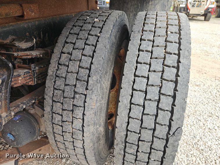 image for item EO7326 2014 International 7300 dump truck
