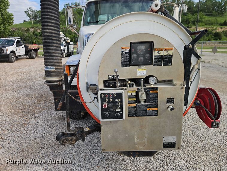 image for item EO7328 2009 Sterling L7500 sewer jetter truck