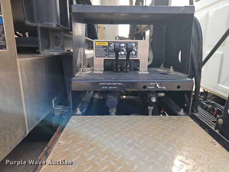 image for item EO7328 2009 Sterling L7500 sewer jetter truck