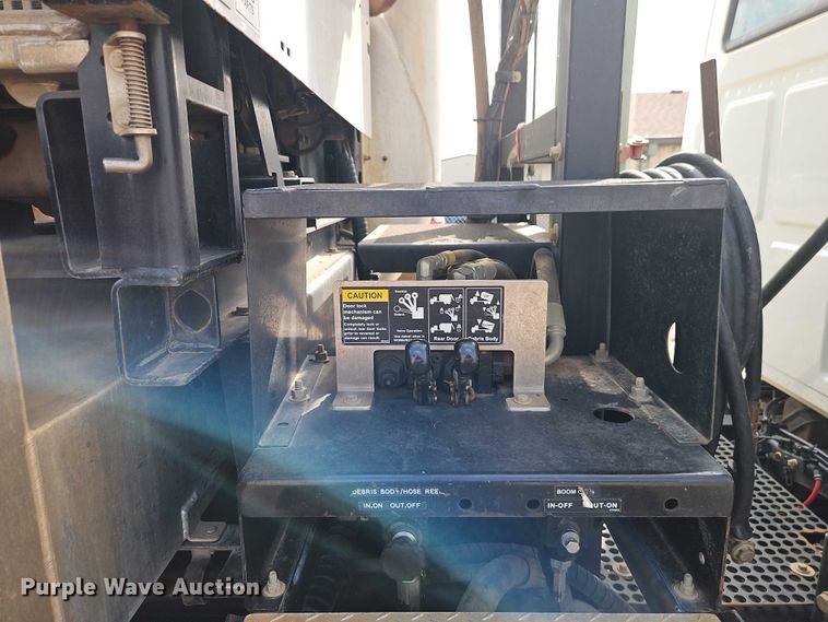 image for item EO7328 2009 Sterling L7500 sewer jetter truck