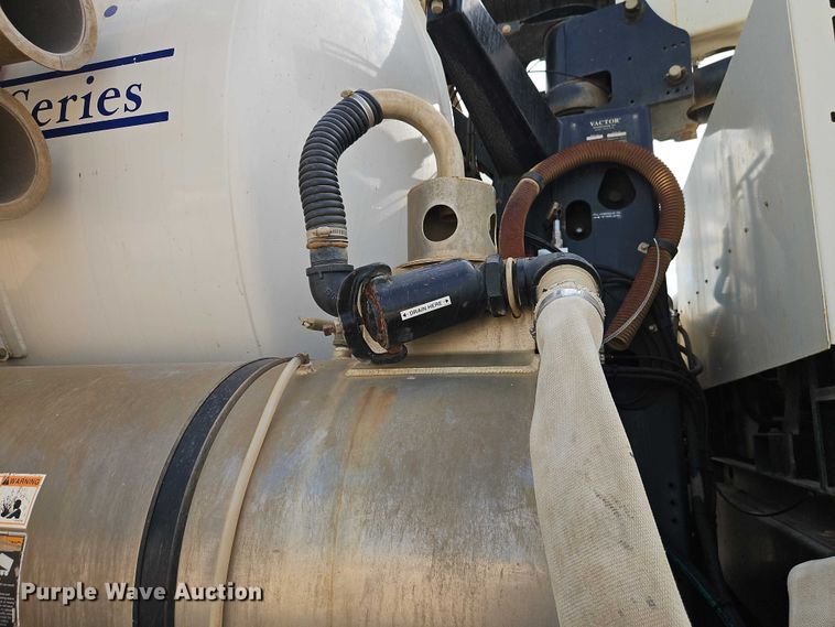image for item EO7328 2009 Sterling L7500 sewer jetter truck