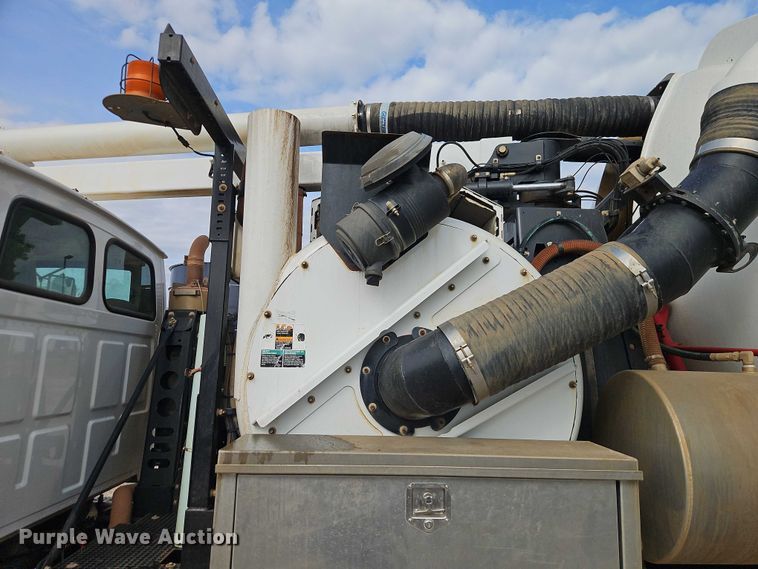 image for item EO7328 2009 Sterling L7500 sewer jetter truck