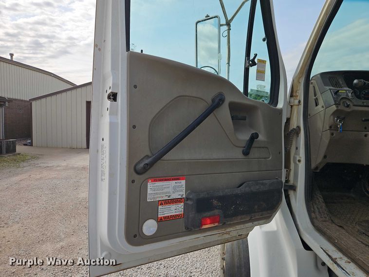 image for item EO7328 2009 Sterling L7500 sewer jetter truck