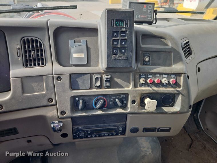 image for item EO7328 2009 Sterling L7500 sewer jetter truck