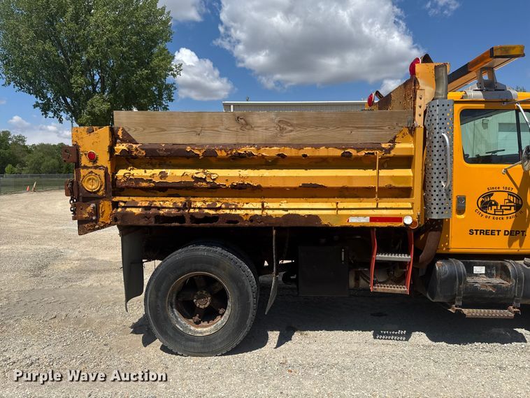 image for item ER0485 1996 International 4900 dump truck