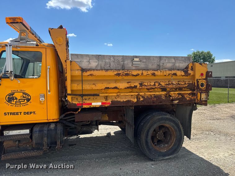 image for item ER0485 1996 International 4900 dump truck