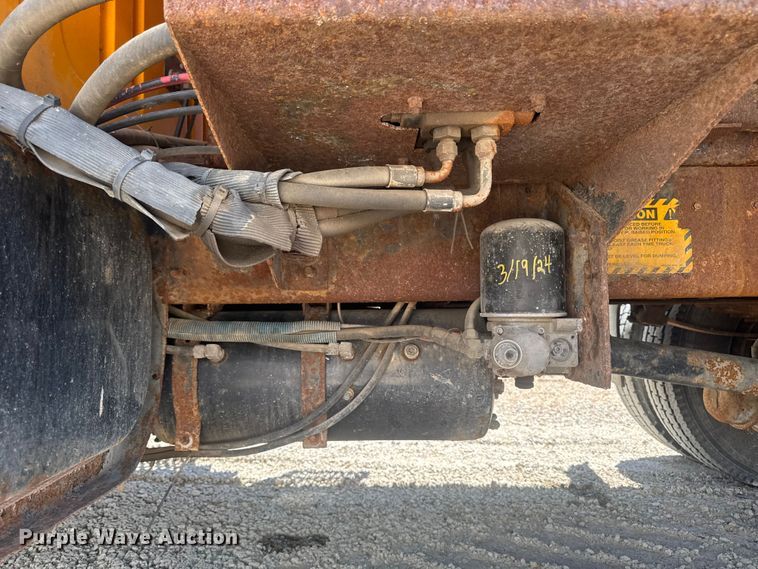 image for item ER0485 1996 International 4900 dump truck