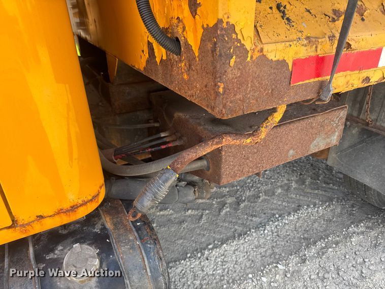 image for item ER0485 1996 International 4900 dump truck