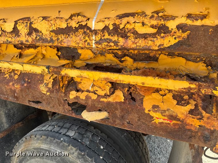 image for item ER0485 1996 International 4900 dump truck