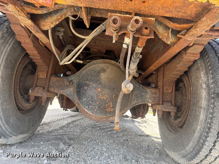 image for item ER0485 1996 International 4900 dump truck