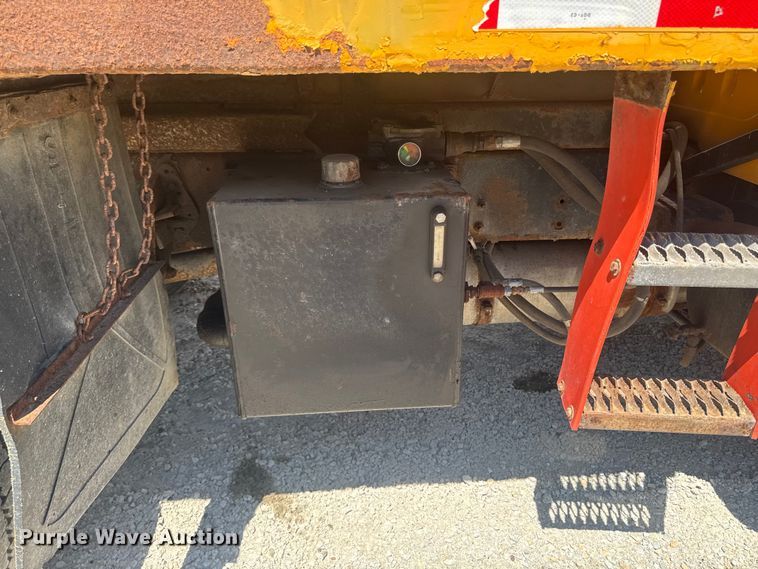 image for item ER0485 1996 International 4900 dump truck