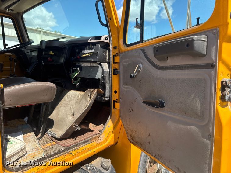 image for item ER0485 1996 International 4900 dump truck