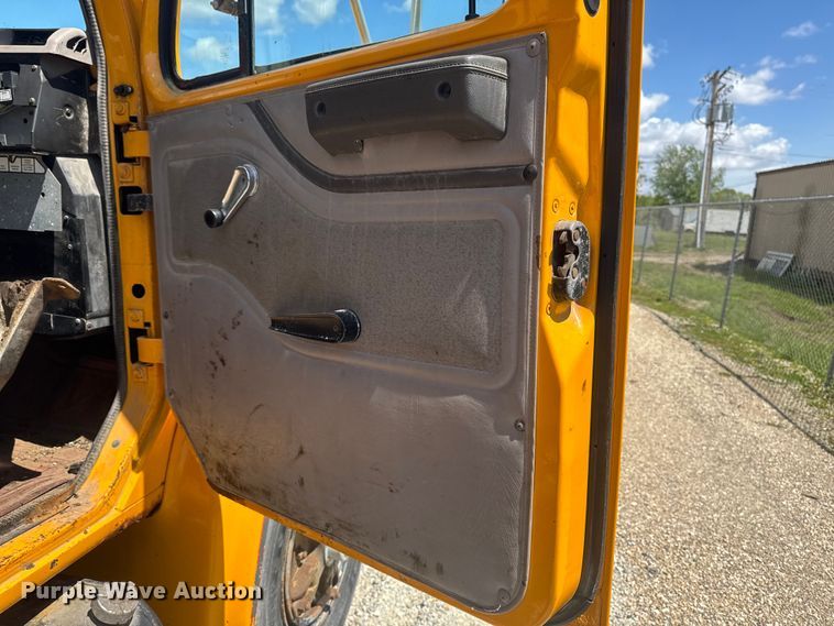 image for item ER0485 1996 International 4900 dump truck