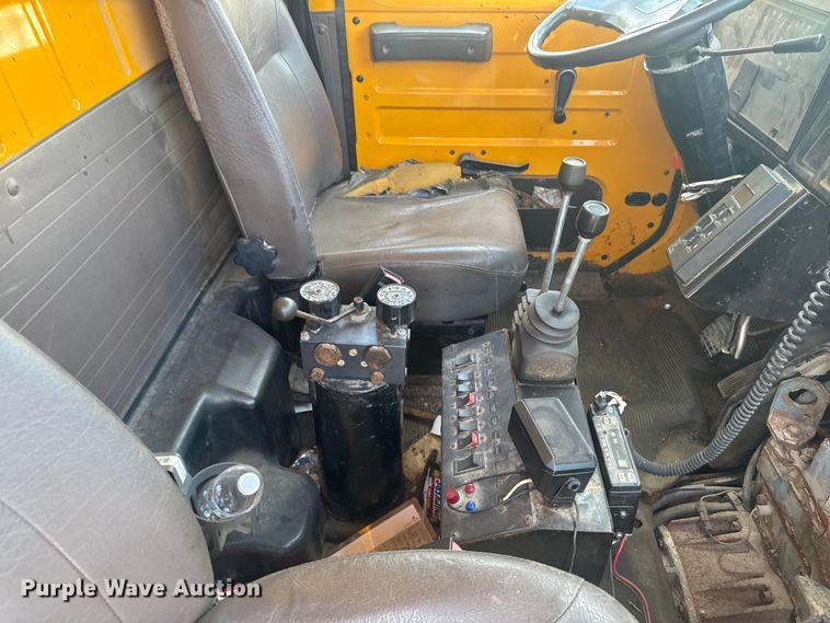 image for item ER0485 1996 International 4900 dump truck