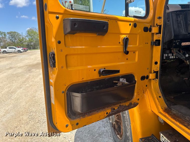 image for item ER0485 1996 International 4900 dump truck