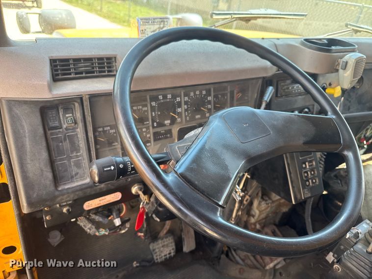 image for item ER0485 1996 International 4900 dump truck
