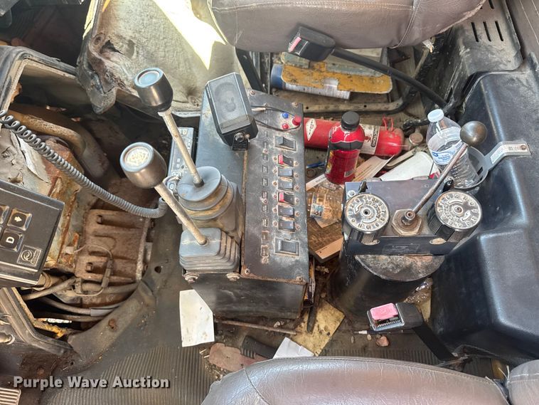 image for item ER0485 1996 International 4900 dump truck