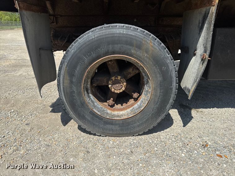 image for item ER0485 1996 International 4900 dump truck