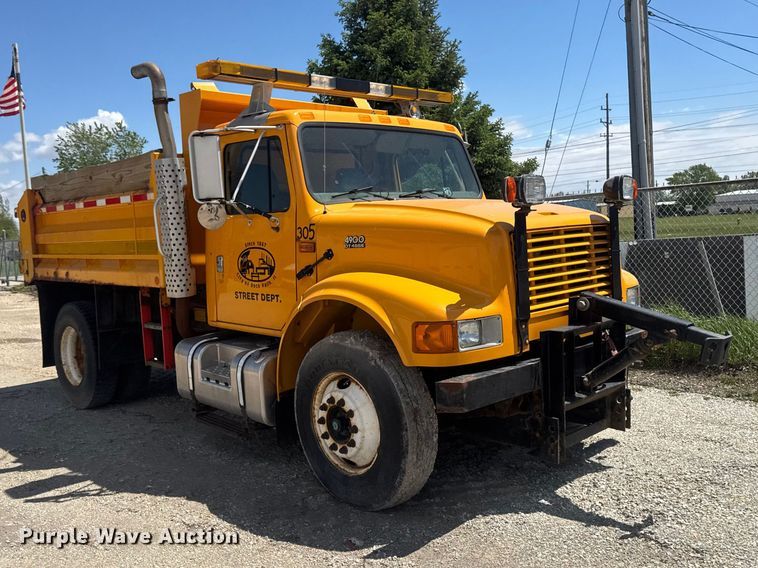 image for item ER0487 2002 International 4900 dump truck
