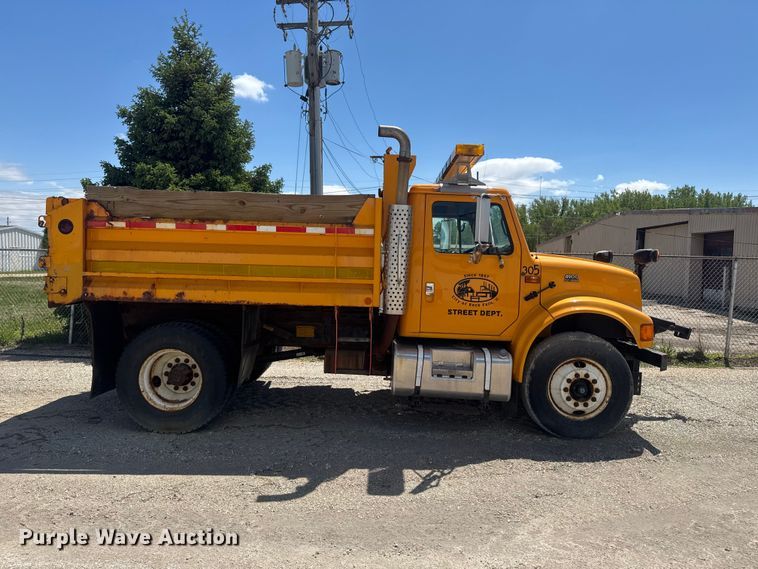 image for item ER0487 2002 International 4900 dump truck