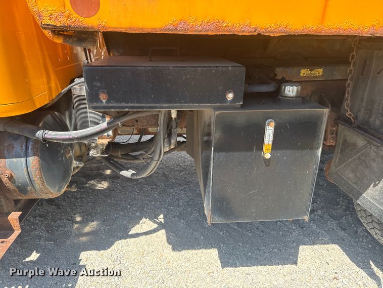 image for item ER0487 2002 International 4900 dump truck