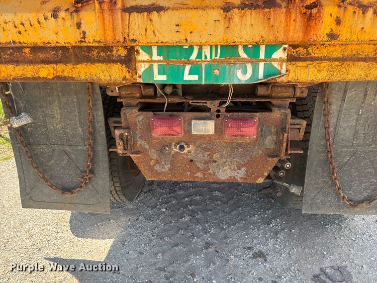 image for item ER0487 2002 International 4900 dump truck