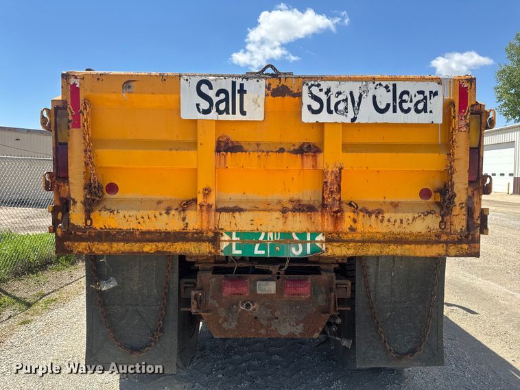 image for item ER0487 2002 International 4900 dump truck
