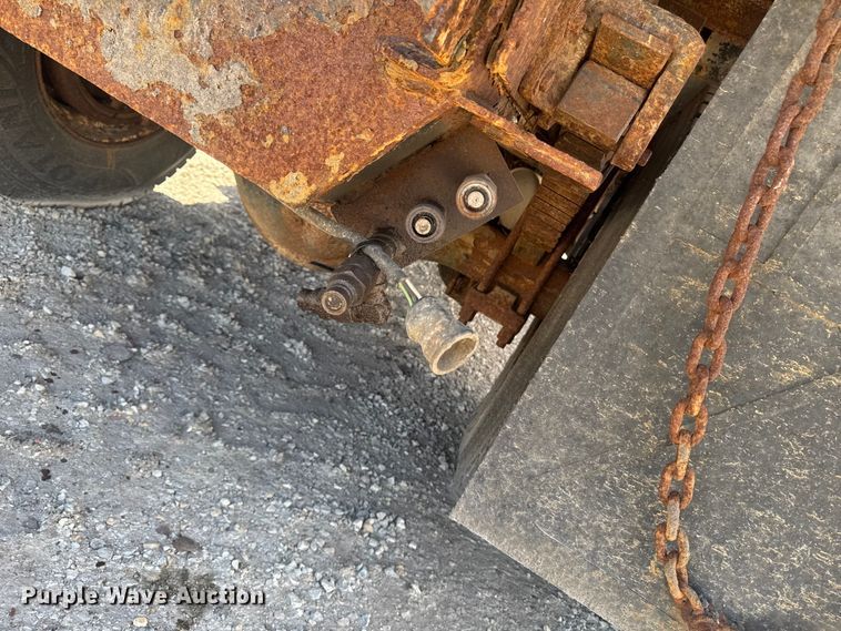 image for item ER0487 2002 International 4900 dump truck