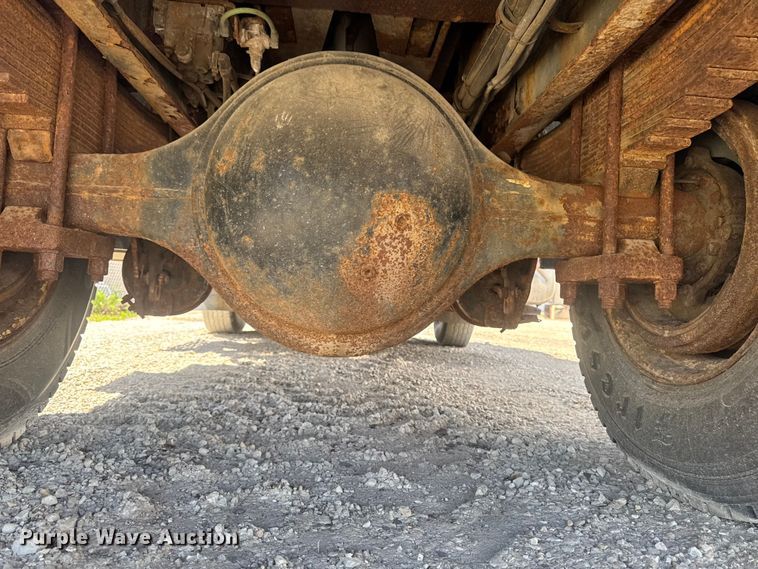 image for item ER0487 2002 International 4900 dump truck