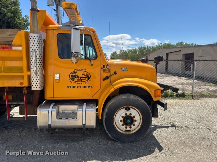 image for item ER0487 2002 International 4900 dump truck
