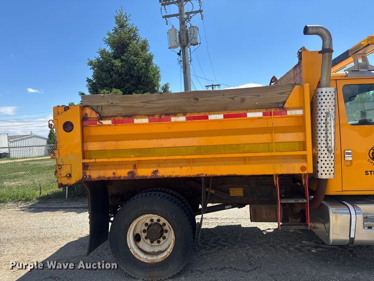 image for item ER0487 2002 International 4900 dump truck