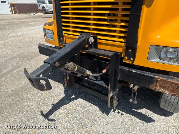 image for item ER0487 2002 International 4900 dump truck