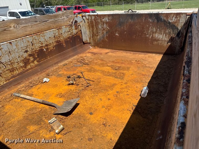 image for item ER0487 2002 International 4900 dump truck