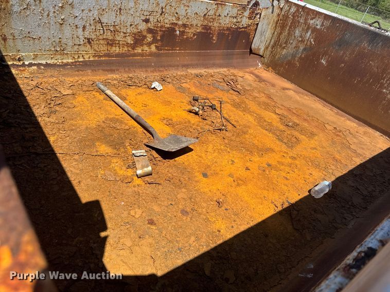 image for item ER0487 2002 International 4900 dump truck