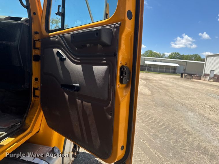 image for item ER0487 2002 International 4900 dump truck