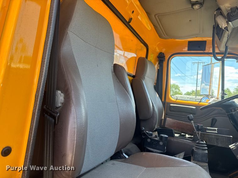 image for item ER0487 2002 International 4900 dump truck