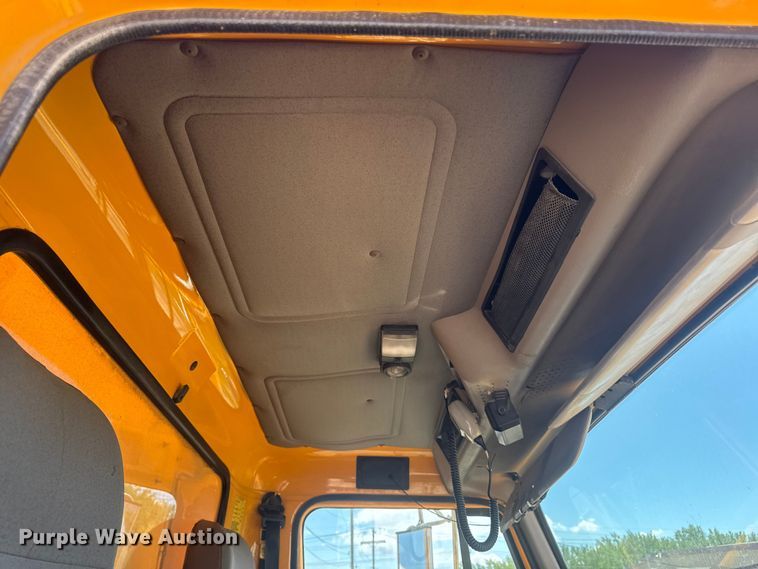 image for item ER0487 2002 International 4900 dump truck