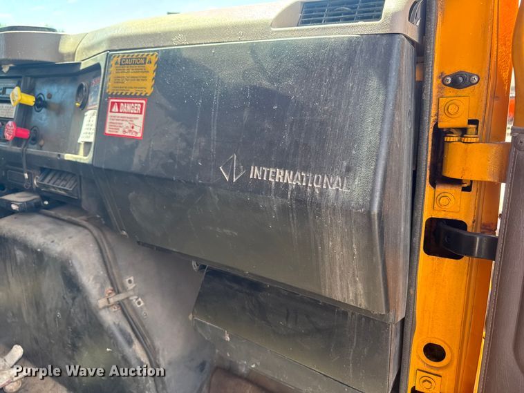 image for item ER0487 2002 International 4900 dump truck
