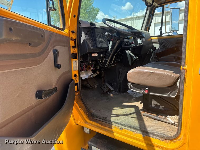 image for item ER0487 2002 International 4900 dump truck