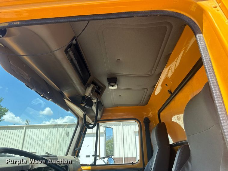 image for item ER0487 2002 International 4900 dump truck