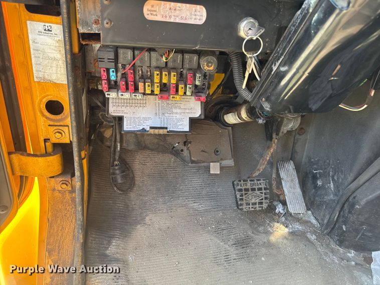 image for item ER0487 2002 International 4900 dump truck