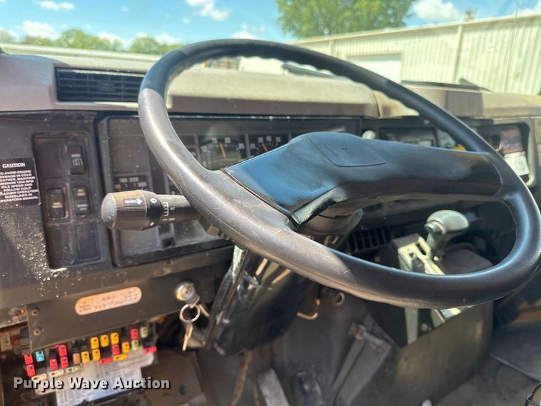 image for item ER0487 2002 International 4900 dump truck