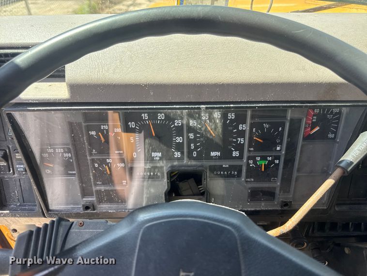 image for item ER0487 2002 International 4900 dump truck